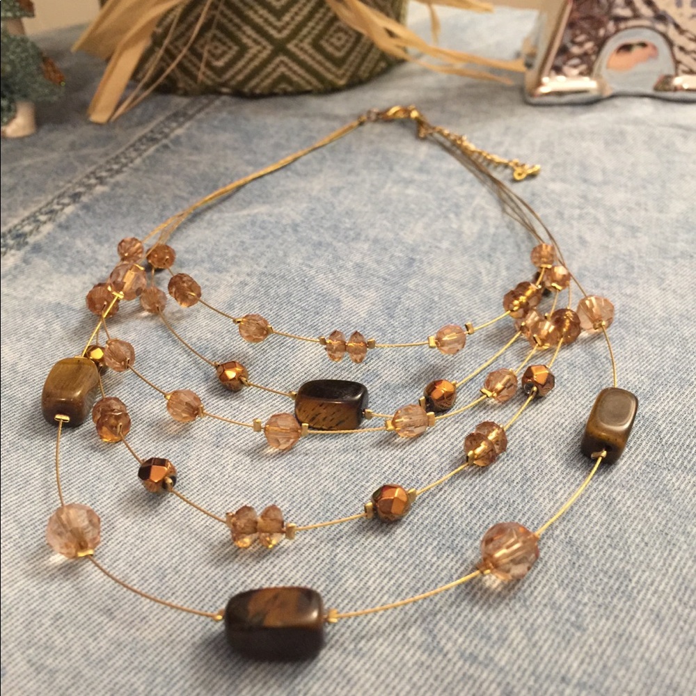 Gorgeous beaded caramel colored necklace ⭐️